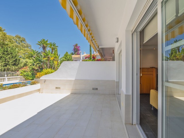 4 Bedrooms Villa in Artola