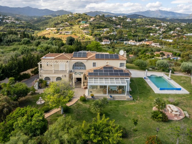 4 Sovrums Villa i Estepona