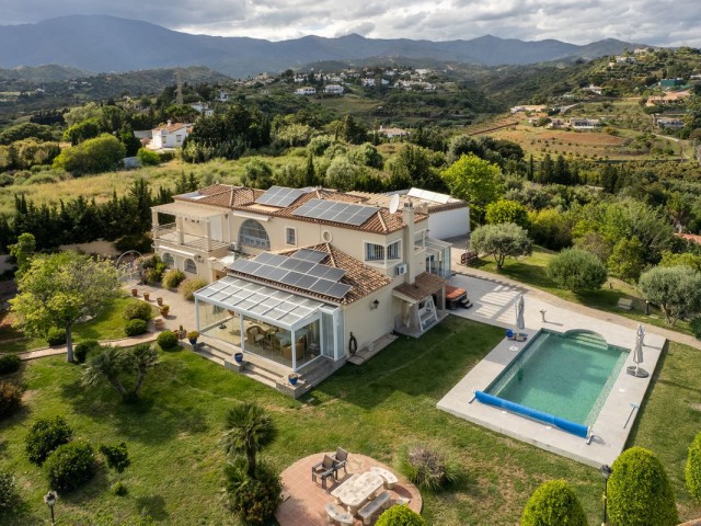 4 Sovrums Villa i Estepona