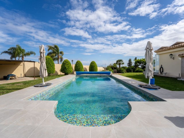 4 Sovrums Villa i Estepona