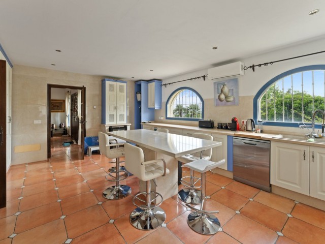 4 Sovrums Villa i Estepona