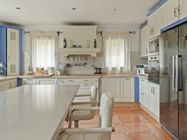 4 Sovrums Villa i Estepona