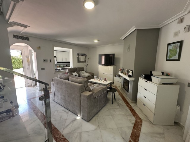 Radhus, Cabopino, R5111422