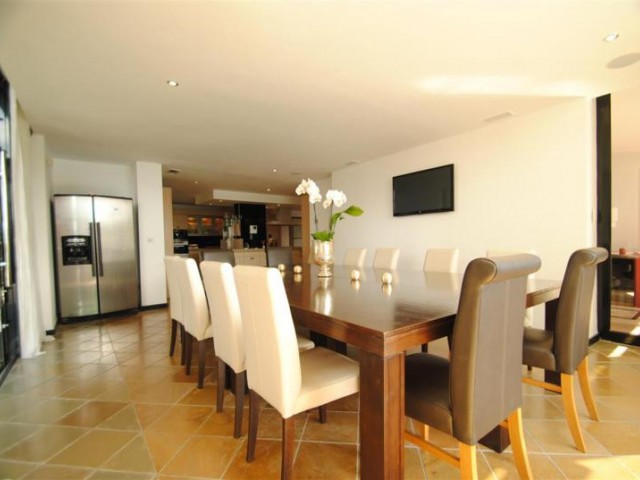 Villa avec 8 Chambres  à Cabopino