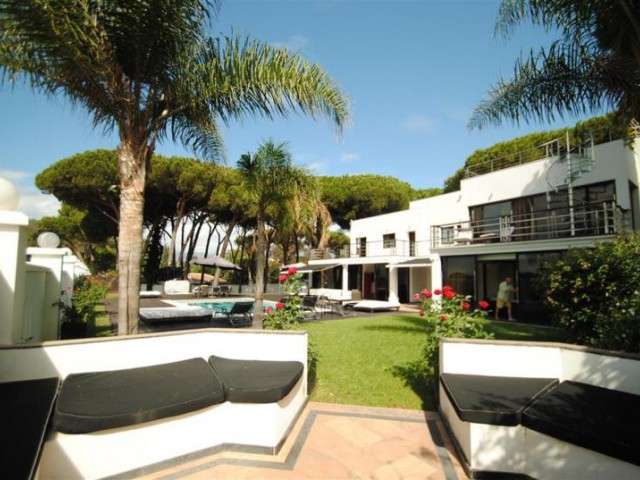 Villa avec 8 Chambres  à Cabopino