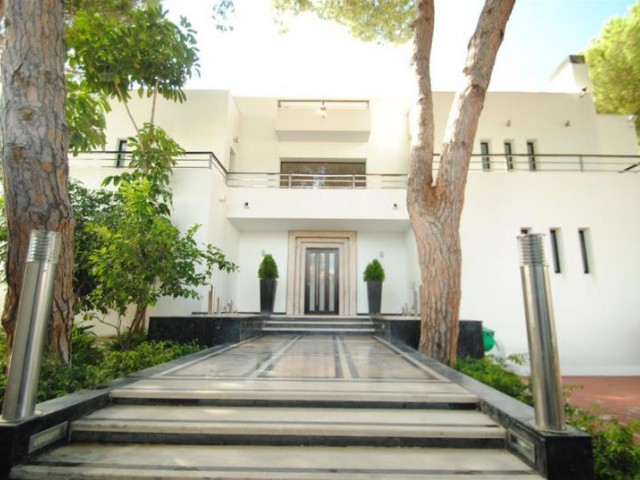 Villa avec 8 Chambres  à Cabopino