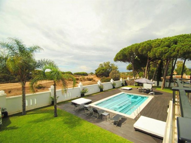 Villa avec 8 Chambres  à Cabopino