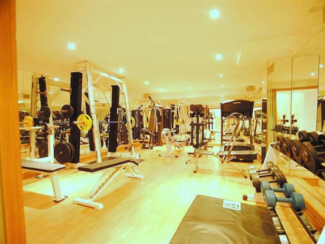 Villa avec 8 Chambres  à Cabopino