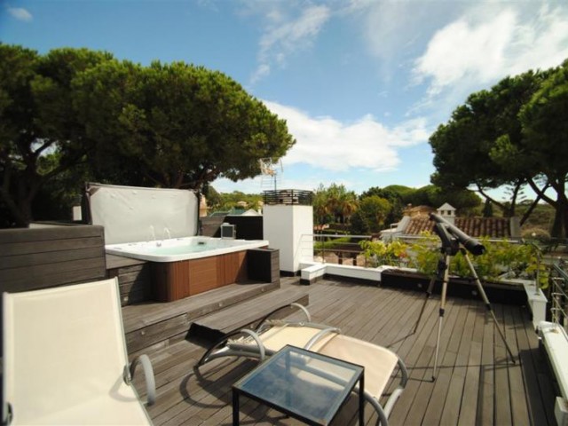 Villa avec 8 Chambres  à Cabopino