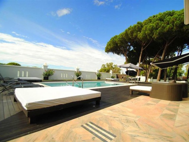 Villa avec 8 Chambres  à Cabopino