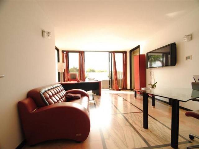 Villa avec 8 Chambres  à Cabopino