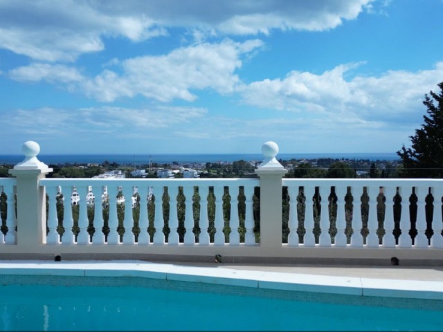6 Sovrums Villa i La Quinta