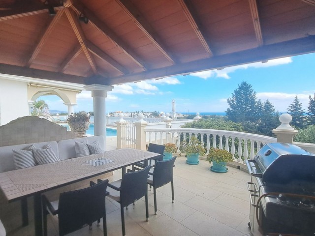 6 Sovrums Villa i La Quinta