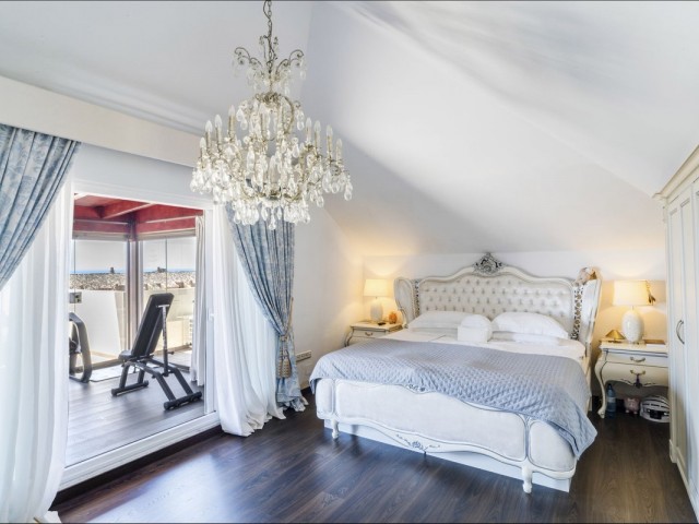 Appartement avec 3 Chambres  à Bahía de Marbella