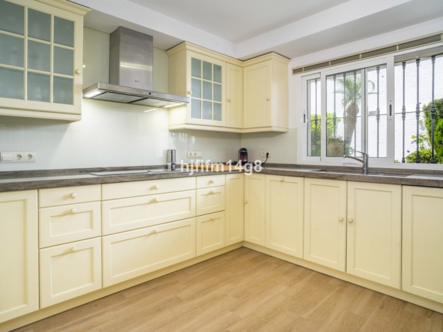 3 Soveroms Rekkehus i Nueva Andalucía