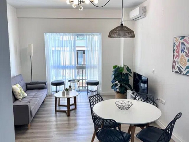 Apartamento con 2 Dormitorios  en Málaga Centro
