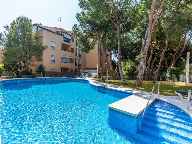 Apartamento con 3 Dormitorios  en Marbella
