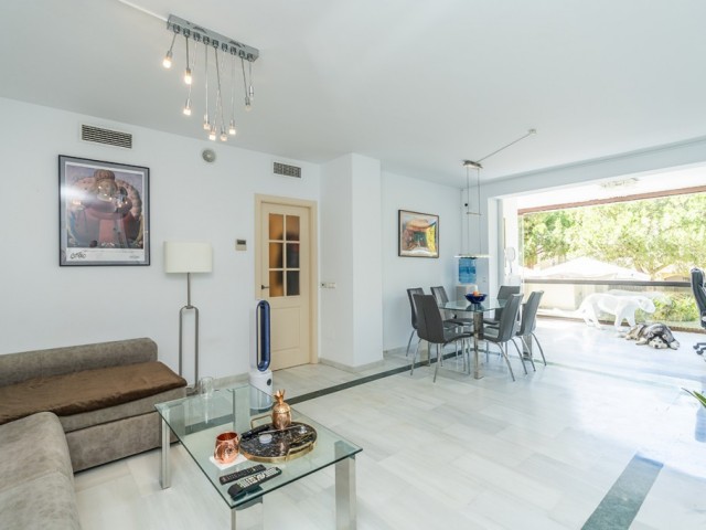 Apartamento con 3 Dormitorios  en Marbella