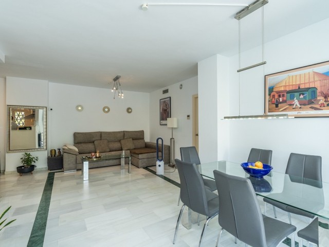 Apartamento con 3 Dormitorios  en Marbella
