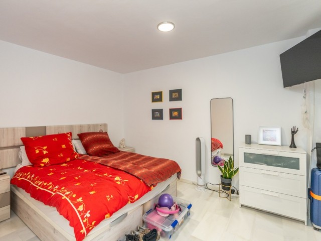 Apartamento con 3 Dormitorios  en Marbella