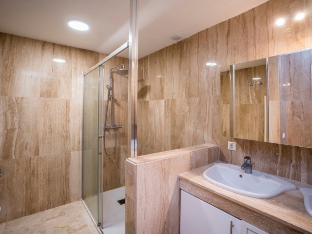 Apartamento con 3 Dormitorios  en Marbella