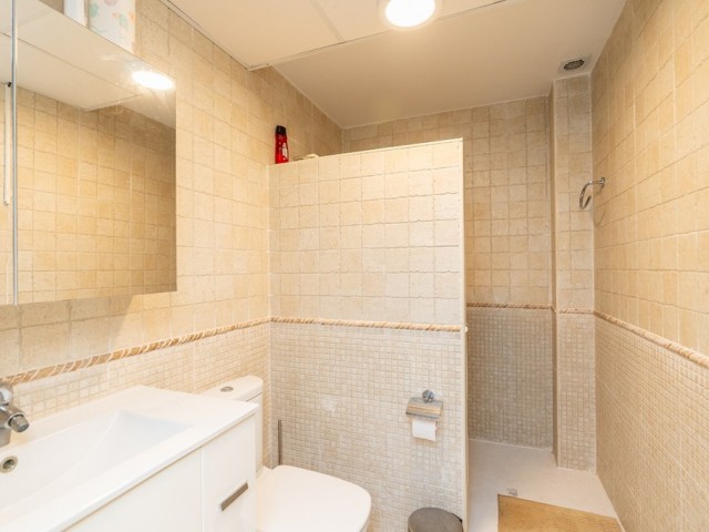 Apartamento con 3 Dormitorios  en Marbella