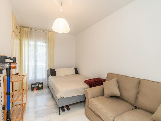 Apartamento con 3 Dormitorios  en Marbella