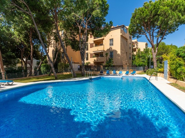 Apartamento con 3 Dormitorios  en Marbella