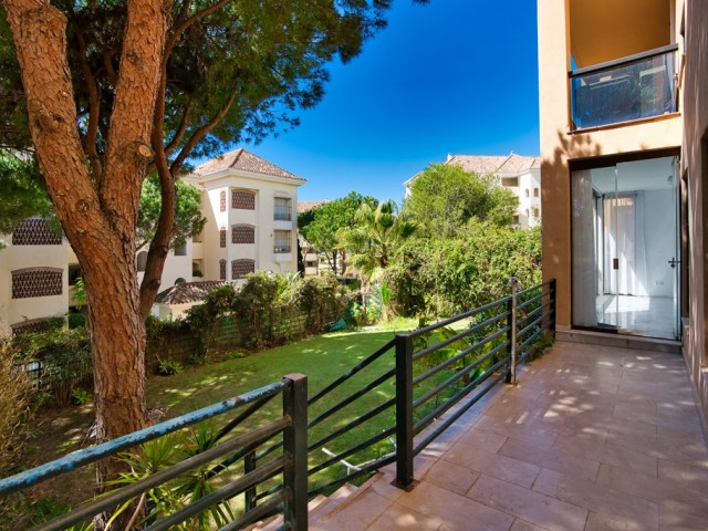 Apartamento con 3 Dormitorios  en Marbella