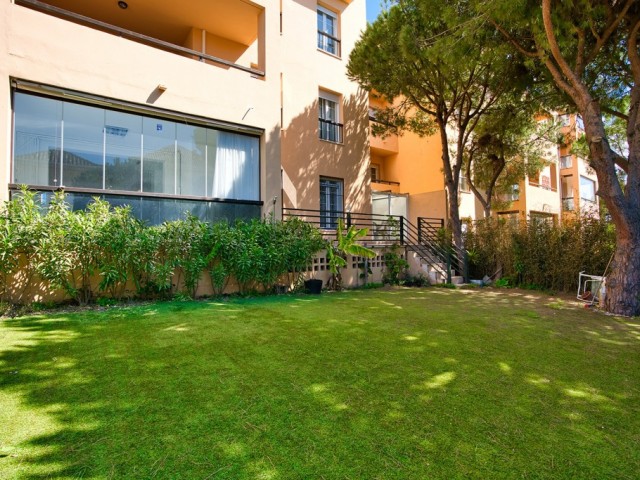 Apartamento con 3 Dormitorios  en Marbella