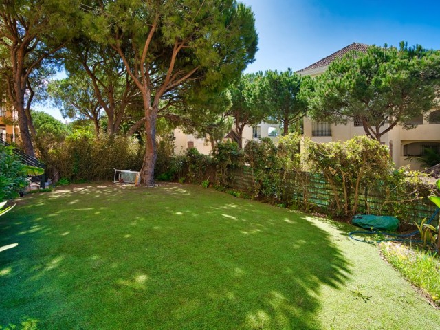 Apartamento con 3 Dormitorios  en Marbella