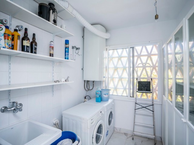 Apartamento con 3 Dormitorios  en Marbella