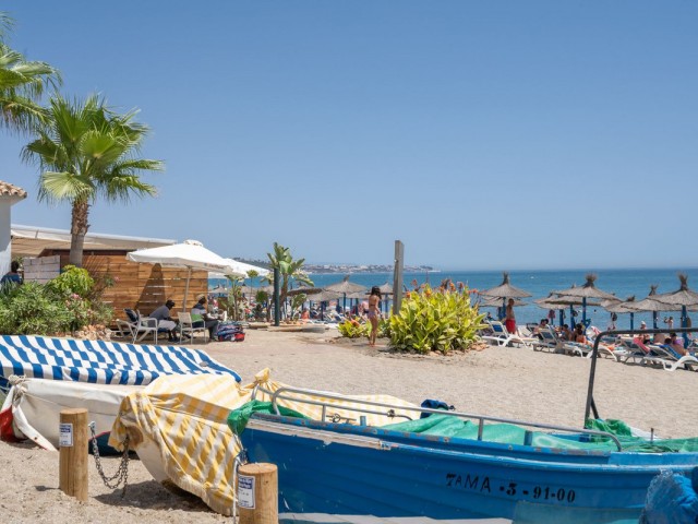 Apartamento con 3 Dormitorios  en La Cala de Mijas