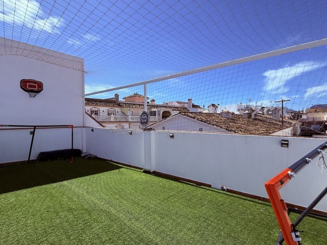 Apartamento con 3 Dormitorios  en La Cala de Mijas