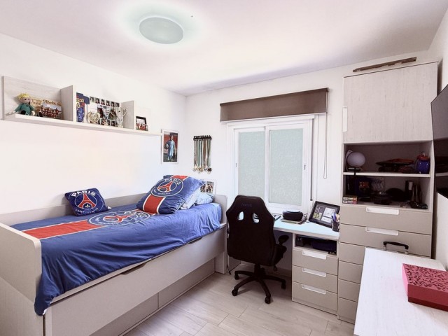 Apartamento con 3 Dormitorios  en La Cala de Mijas