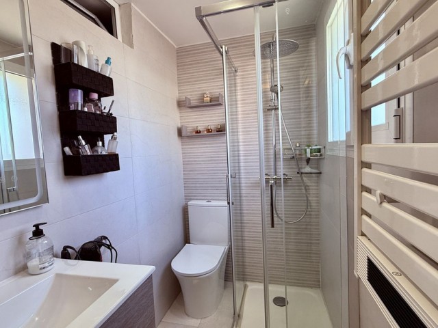 Apartamento con 3 Dormitorios  en La Cala de Mijas