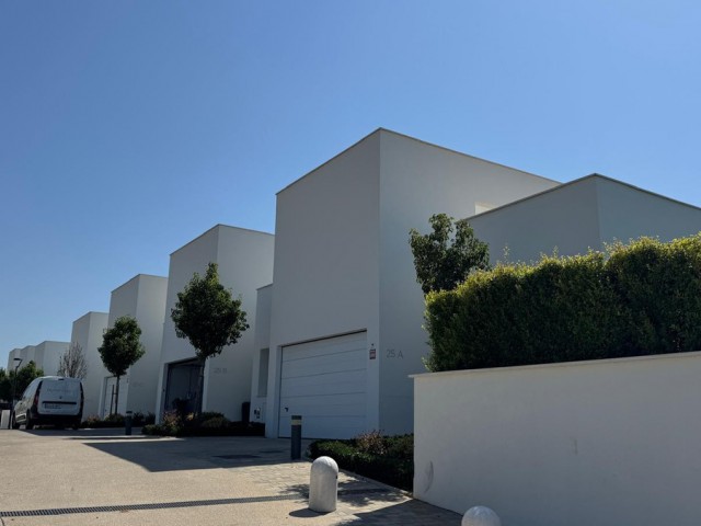 4 Bedrooms Townhouse in Sotogrande