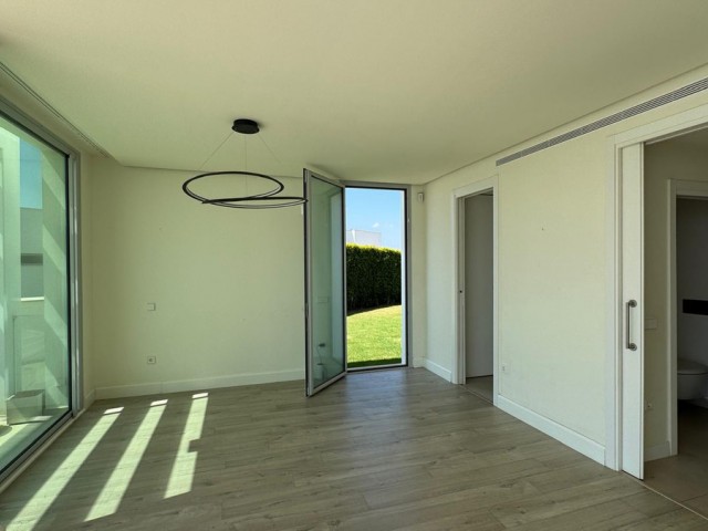 4 Bedrooms Townhouse in Sotogrande