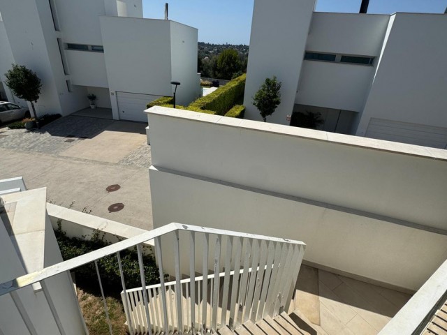 4 Bedrooms Townhouse in Sotogrande
