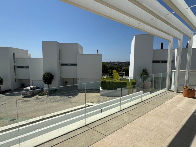4 Bedrooms Townhouse in Sotogrande