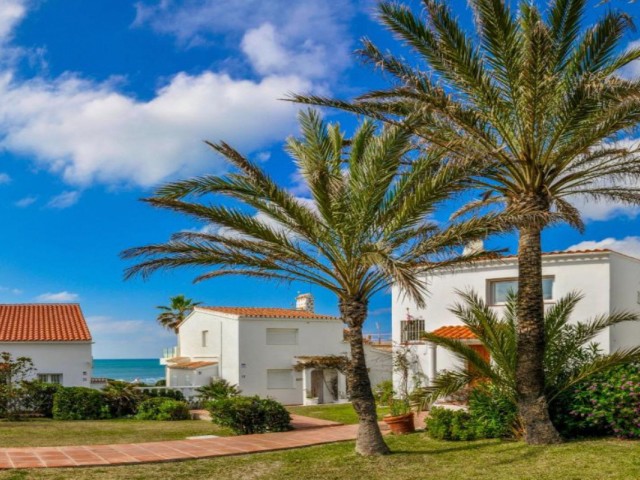 Adosado con 3 Dormitorios  en Marbella