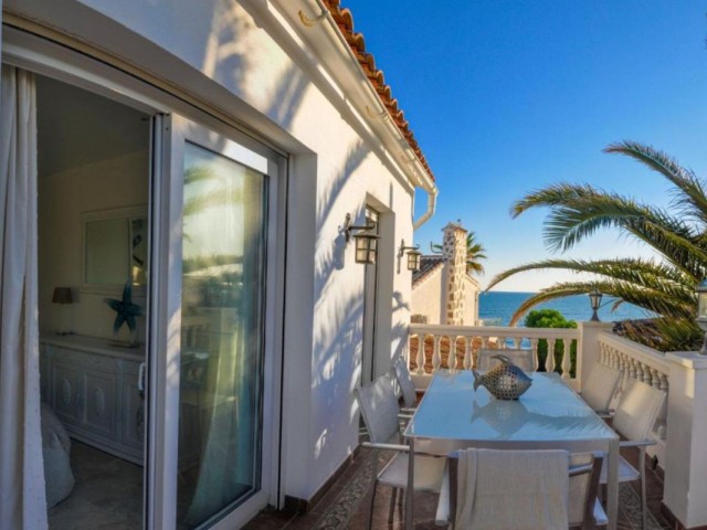 Adosado con 3 Dormitorios  en Marbella