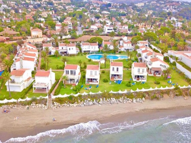Adosado con 3 Dormitorios  en Marbella