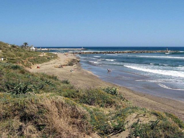 Adosado con 3 Dormitorios  en Marbella
