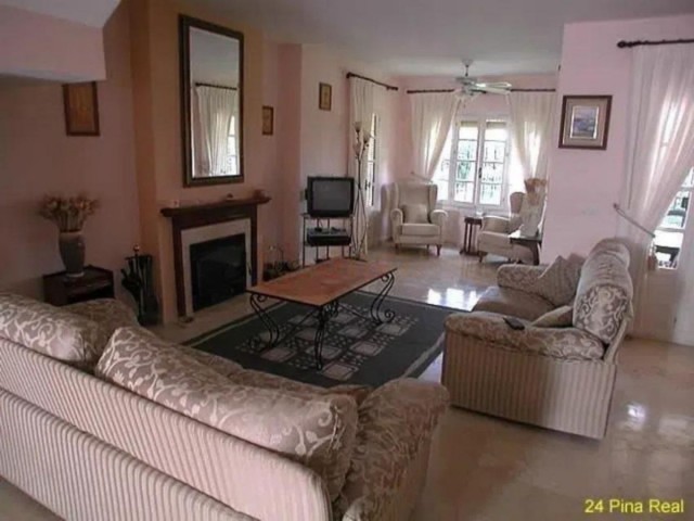3 Sovrums Villa i Estepona