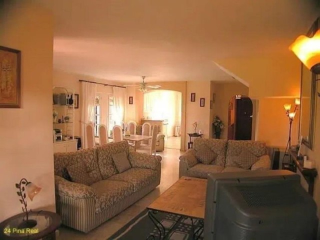 3 Sovrums Villa i Estepona