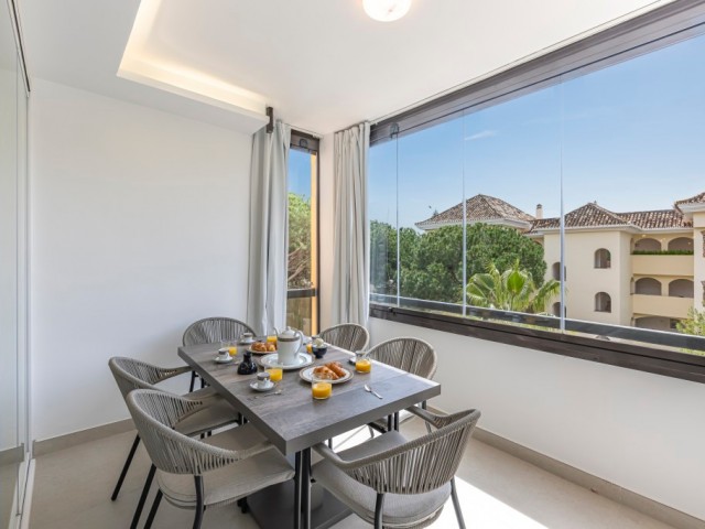 Apartamento con 3 Dormitorios  en Marbella