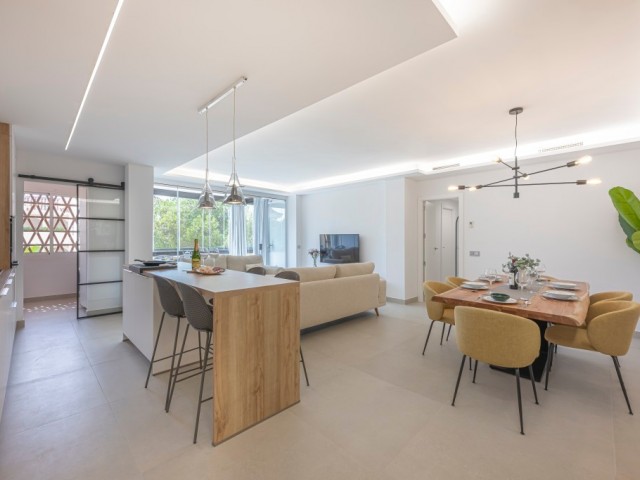 Apartamento con 3 Dormitorios  en Marbella