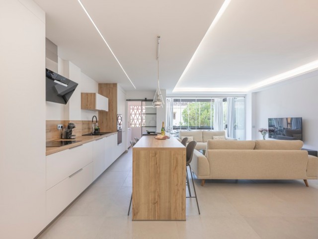 Apartamento con 3 Dormitorios  en Marbella