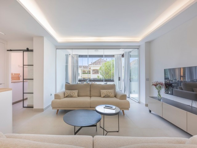 Apartamento con 3 Dormitorios  en Marbella
